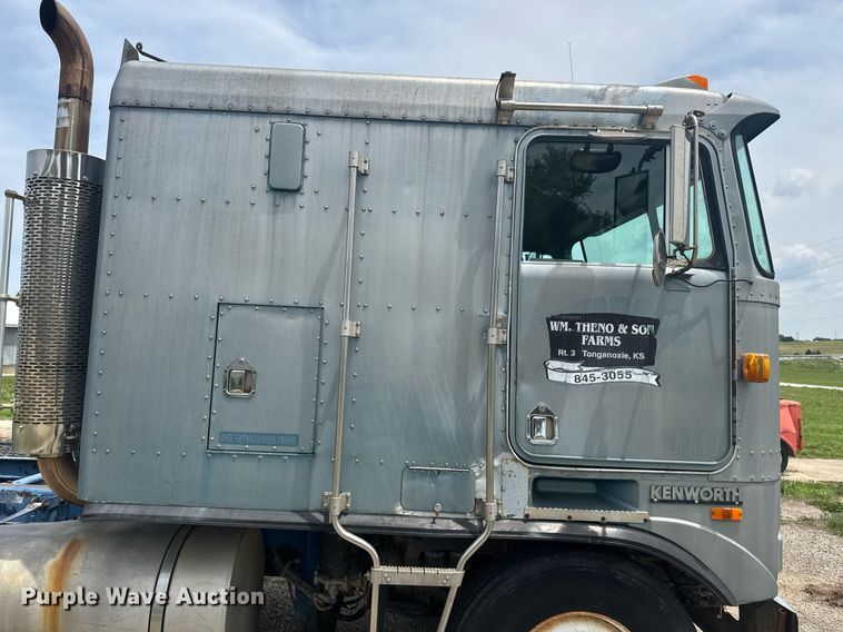 image for item DU7797 1989 Kenworth K100E semi truck