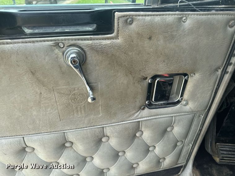 image for item DU7797 1989 Kenworth K100E semi truck