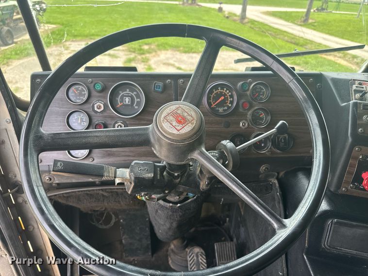 image for item DU7797 1989 Kenworth K100E semi truck