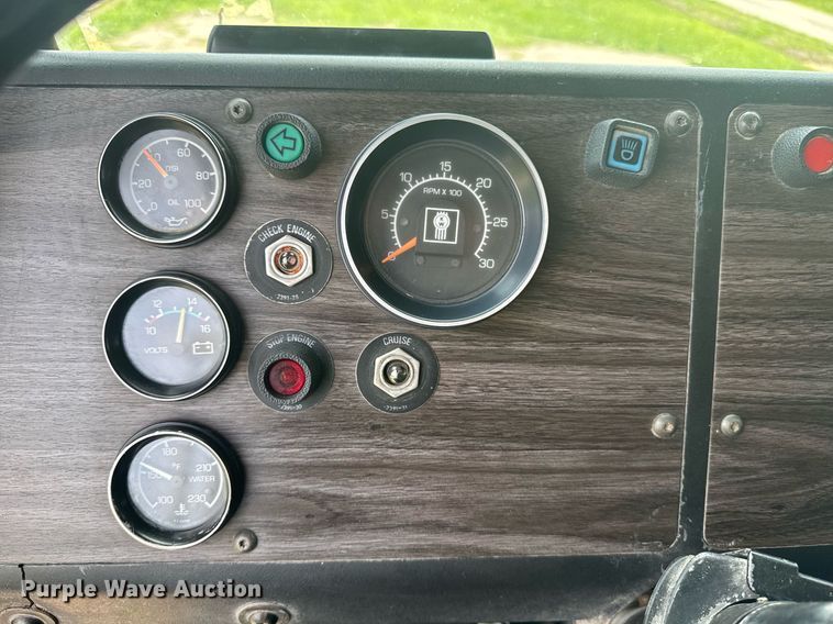 image for item DU7797 1989 Kenworth K100E semi truck