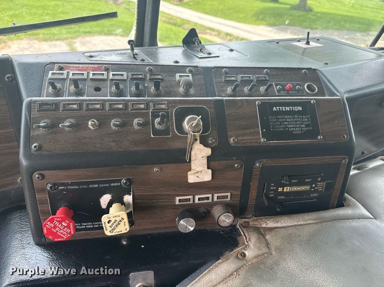 image for item DU7797 1989 Kenworth K100E semi truck