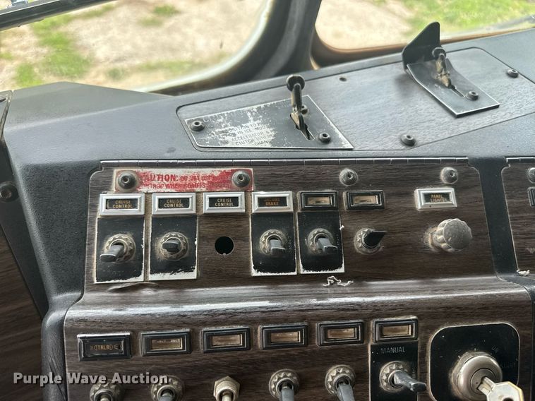 image for item DU7797 1989 Kenworth K100E semi truck