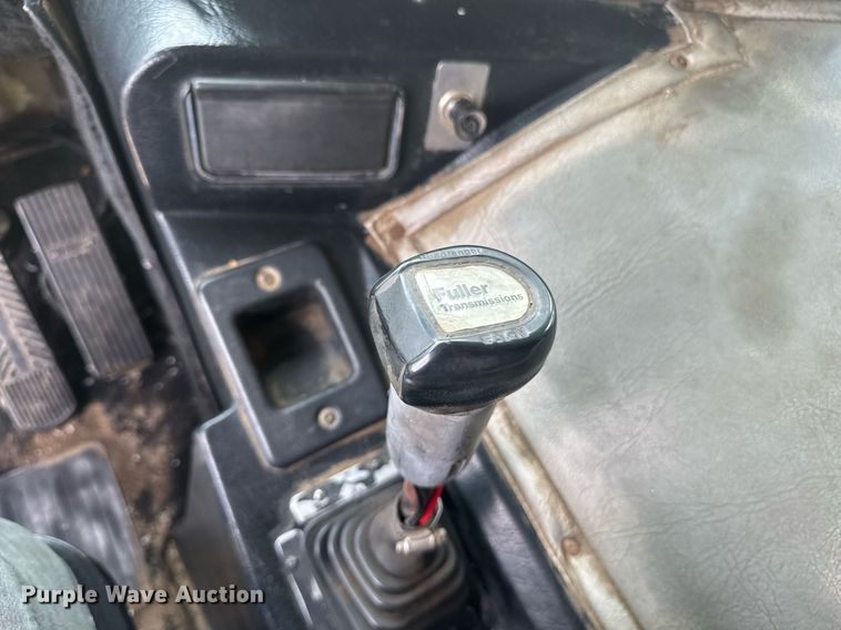 image for item DU7797 1989 Kenworth K100E semi truck