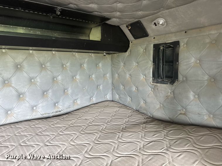 image for item DU7797 1989 Kenworth K100E semi truck