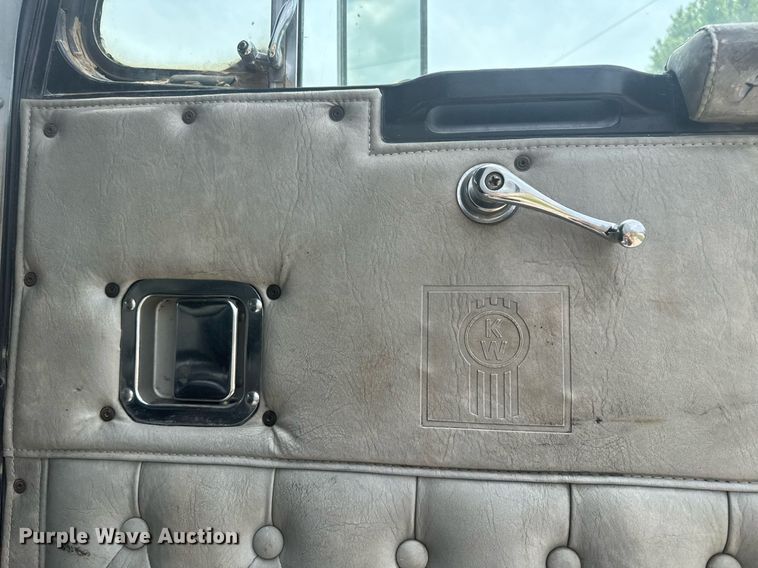 image for item DU7797 1989 Kenworth K100E semi truck