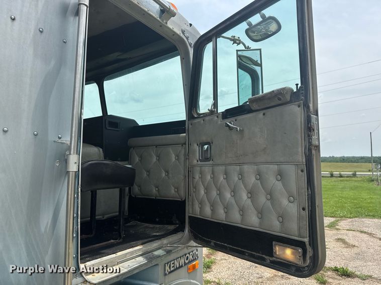 image for item DU7797 1989 Kenworth K100E semi truck