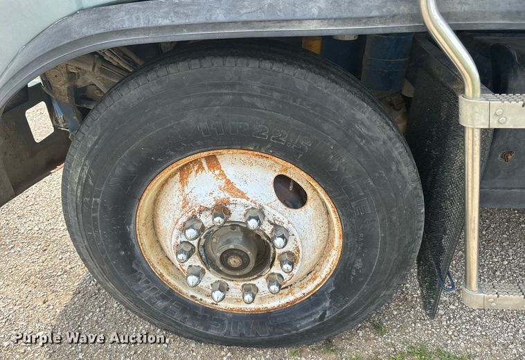 image for item DU7797 1989 Kenworth K100E semi truck