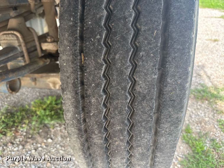 image for item DU7797 1989 Kenworth K100E semi truck