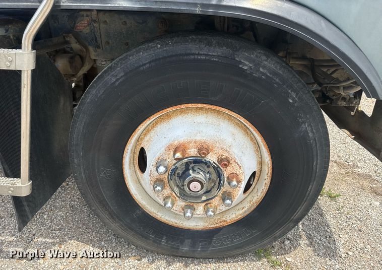 image for item DU7797 1989 Kenworth K100E semi truck