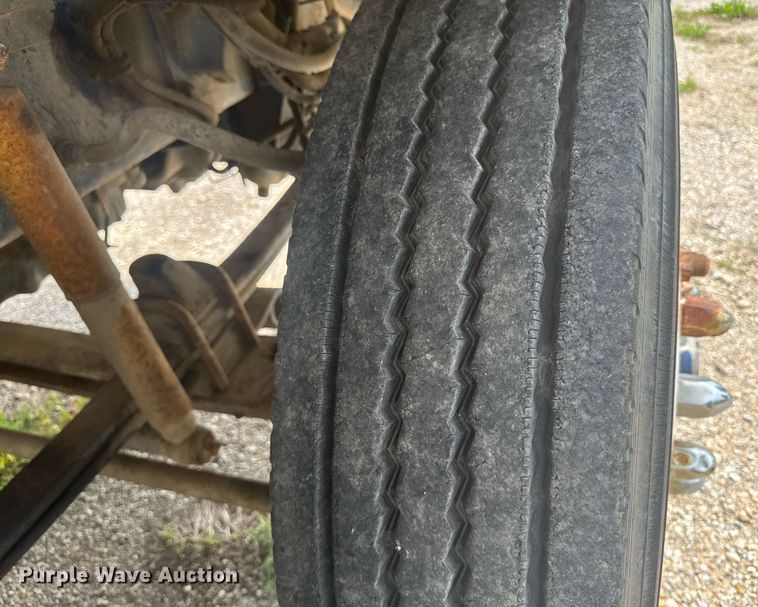 image for item DU7797 1989 Kenworth K100E semi truck