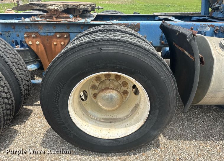 image for item DU7797 1989 Kenworth K100E semi truck