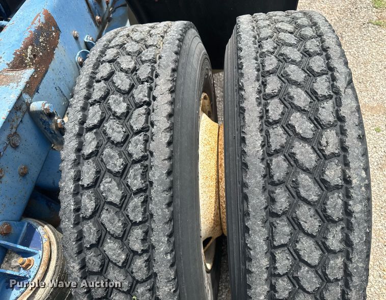 image for item DU7797 1989 Kenworth K100E semi truck