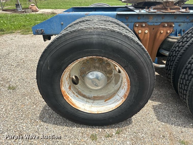 image for item DU7797 1989 Kenworth K100E semi truck