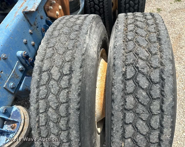 image for item DU7797 1989 Kenworth K100E semi truck