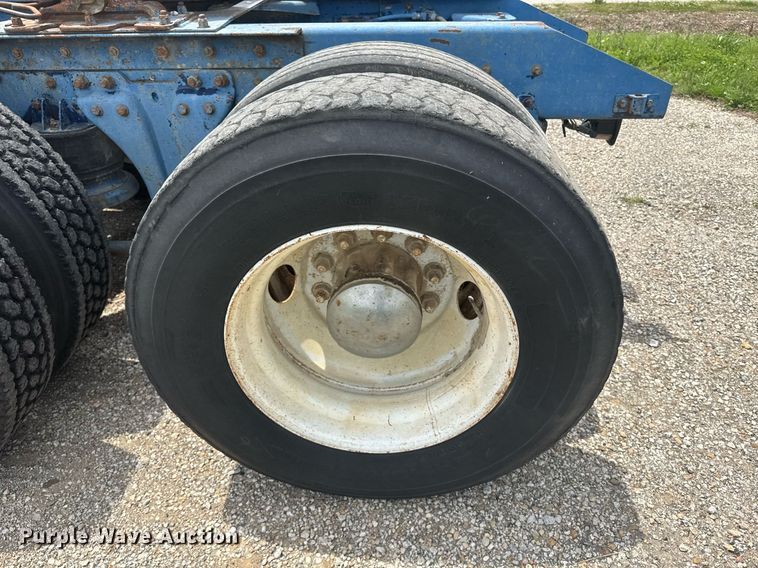 image for item DU7797 1989 Kenworth K100E semi truck