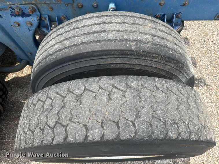 image for item DU7797 1989 Kenworth K100E semi truck