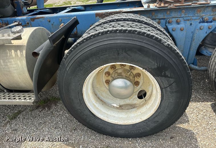 image for item DU7797 1989 Kenworth K100E semi truck