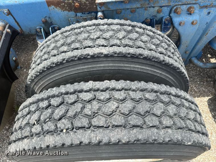 image for item DU7797 1989 Kenworth K100E semi truck