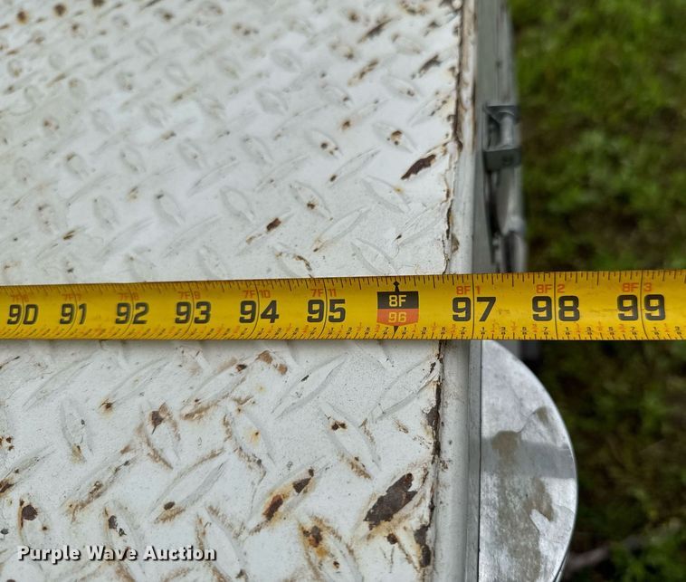 image for item DU9764 1999 Volvo VNL flatbed truck