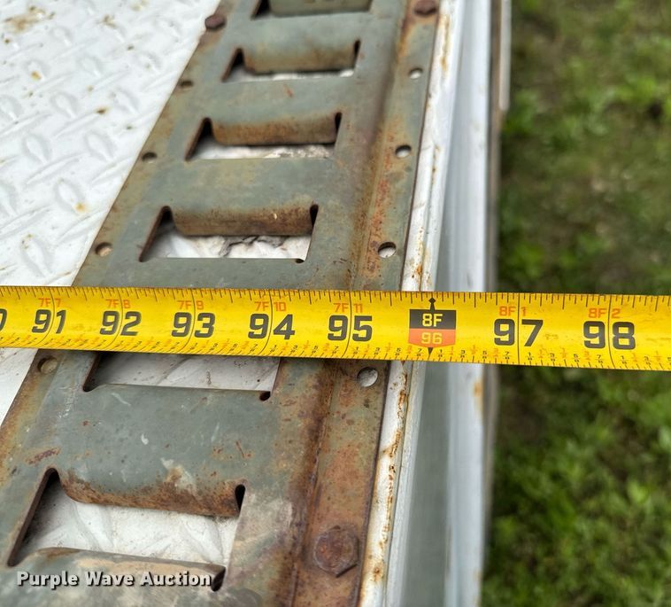 image for item DU9764 1999 Volvo VNL flatbed truck