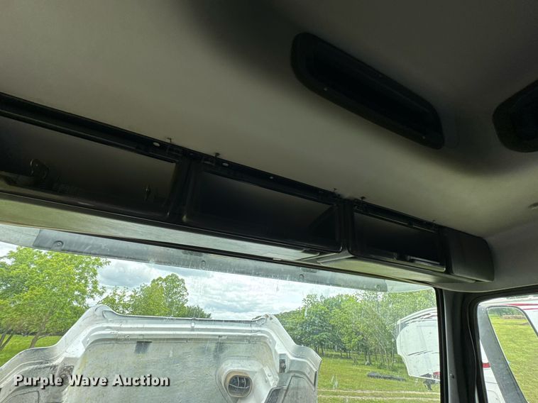 image for item DU9764 1999 Volvo VNL flatbed truck