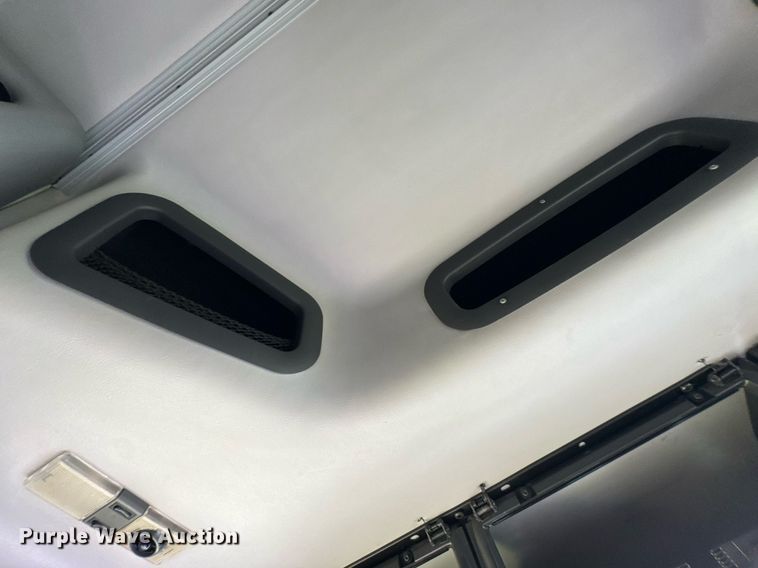 image for item DU9764 1999 Volvo VNL flatbed truck