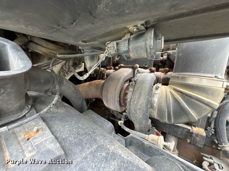 image for item DU9764 1999 Volvo VNL flatbed truck