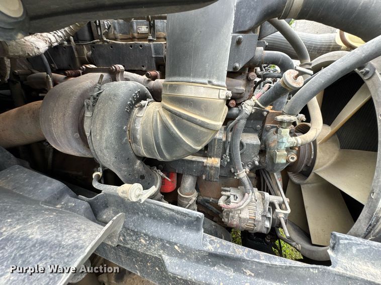 image for item DU9764 1999 Volvo VNL flatbed truck