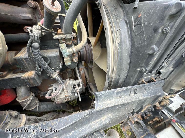 image for item DU9764 1999 Volvo VNL flatbed truck