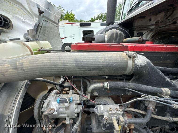 image for item DU9764 1999 Volvo VNL flatbed truck