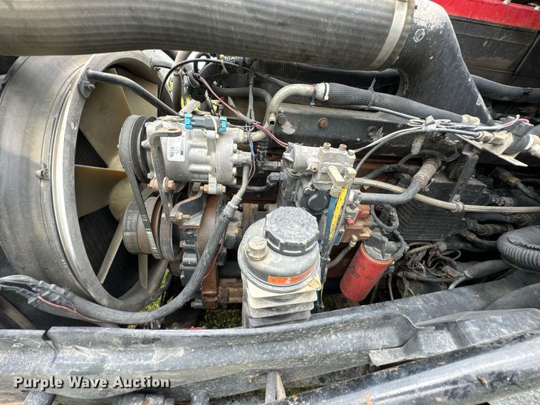 image for item DU9764 1999 Volvo VNL flatbed truck