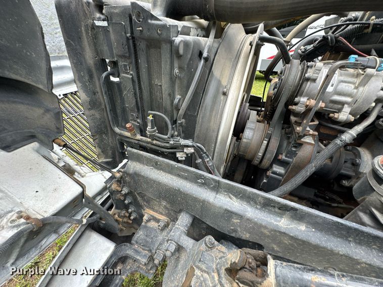 image for item DU9764 1999 Volvo VNL flatbed truck