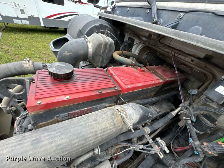 image for item DU9764 1999 Volvo VNL flatbed truck