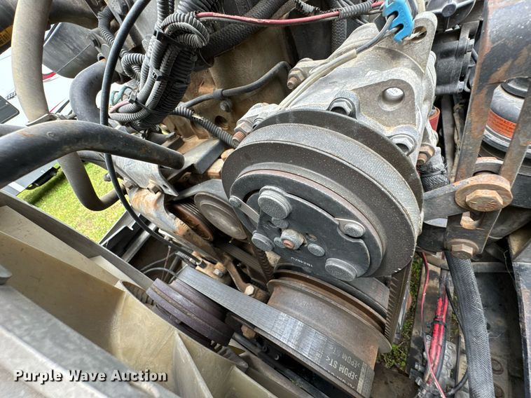 image for item DU9764 1999 Volvo VNL flatbed truck