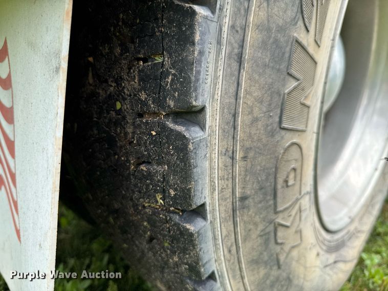 image for item DU9764 1999 Volvo VNL flatbed truck