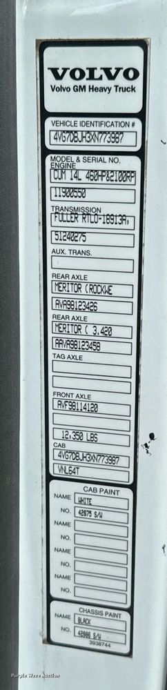 image for item DU9764 1999 Volvo VNL flatbed truck