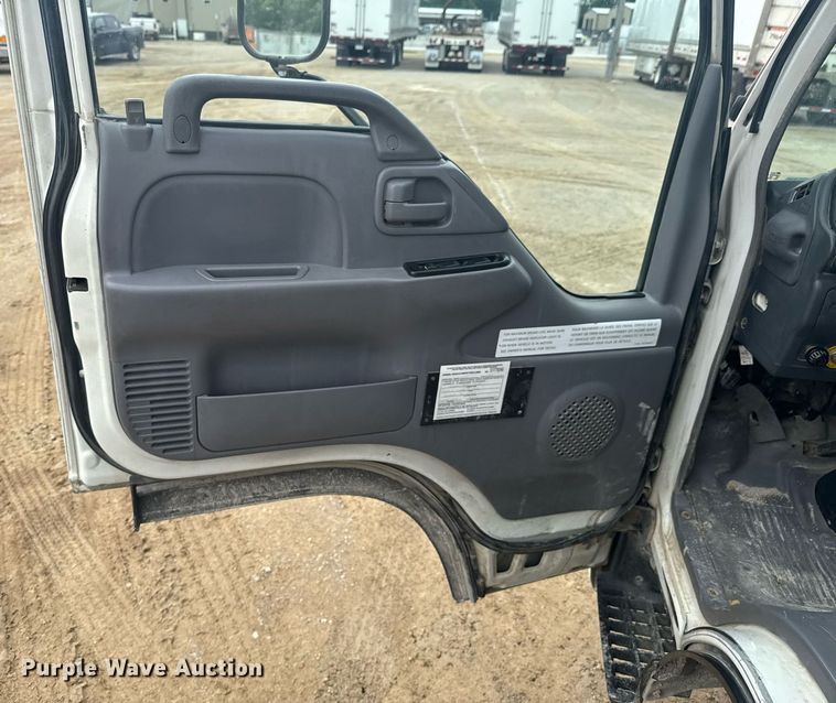 image for item DU9798 2006 GMC W4500 box truck