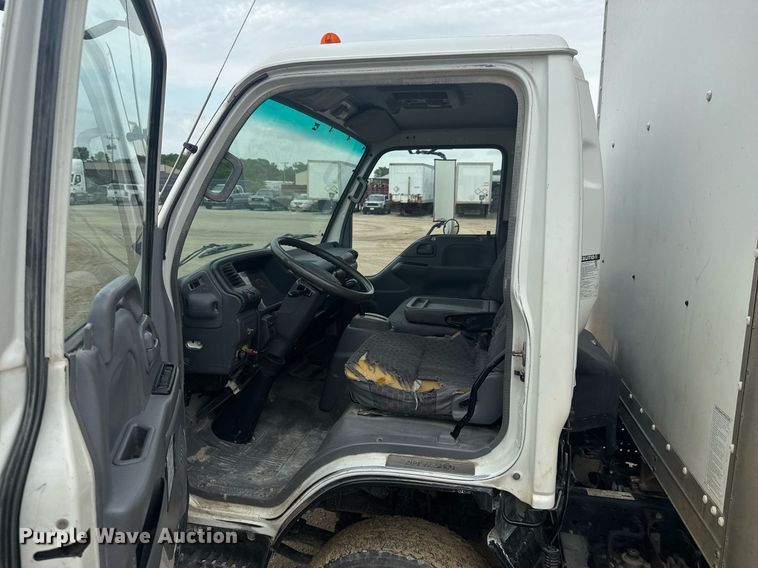 image for item DU9798 2006 GMC W4500 box truck