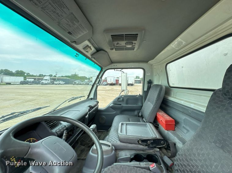 image for item DU9798 2006 GMC W4500 box truck