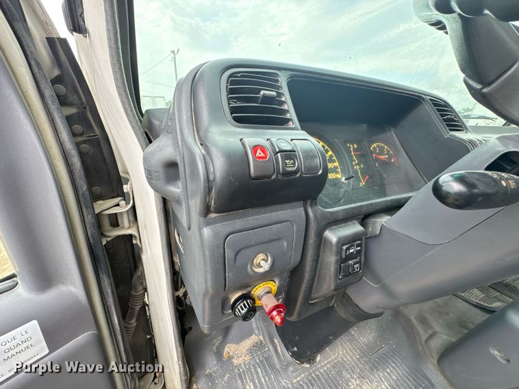 image for item DU9798 2006 GMC W4500 box truck