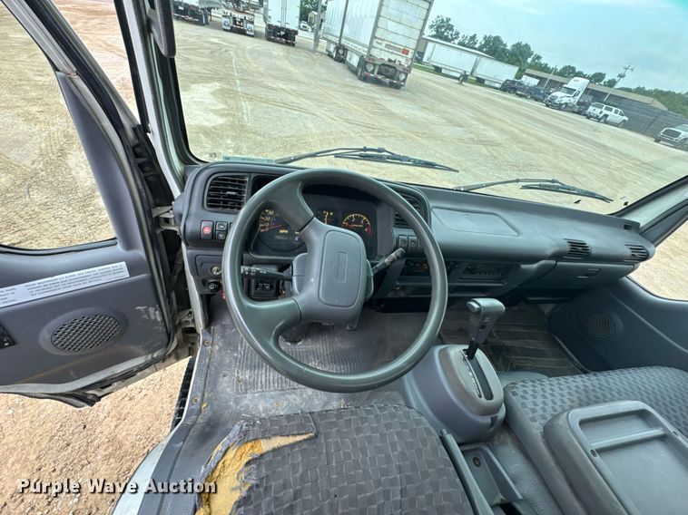 image for item DU9798 2006 GMC W4500 box truck