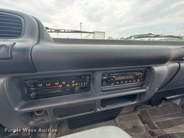 image for item DU9798 2006 GMC W4500 box truck