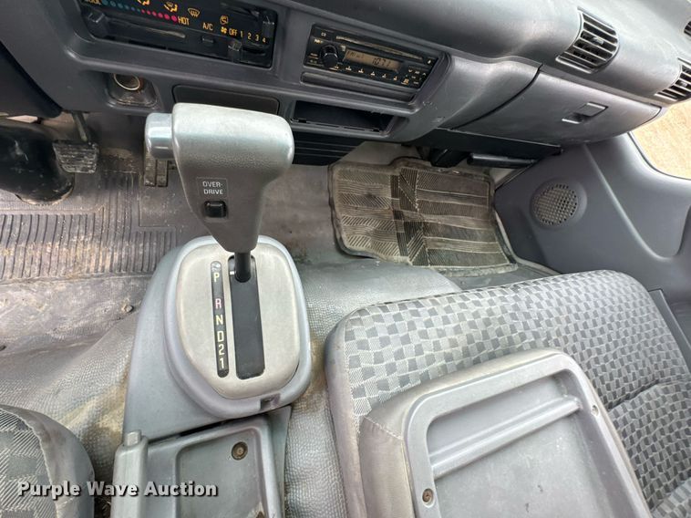 image for item DU9798 2006 GMC W4500 box truck