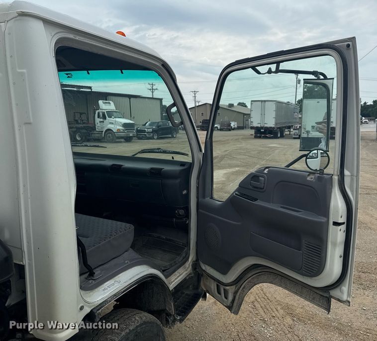 image for item DU9798 2006 GMC W4500 box truck