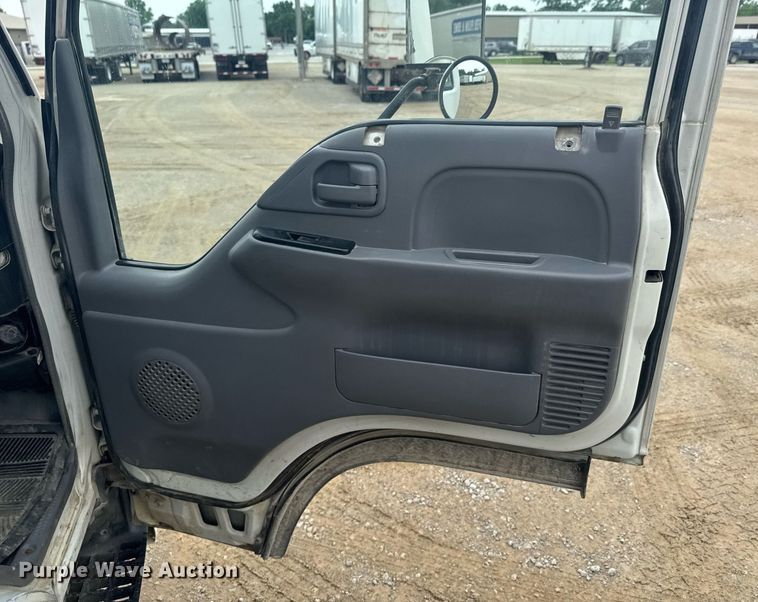 image for item DU9798 2006 GMC W4500 box truck