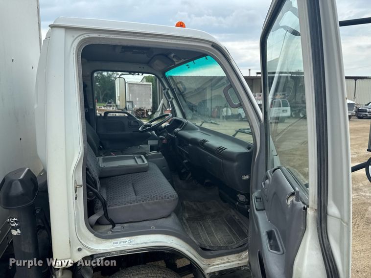 image for item DU9798 2006 GMC W4500 box truck