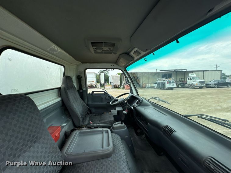 image for item DU9798 2006 GMC W4500 box truck