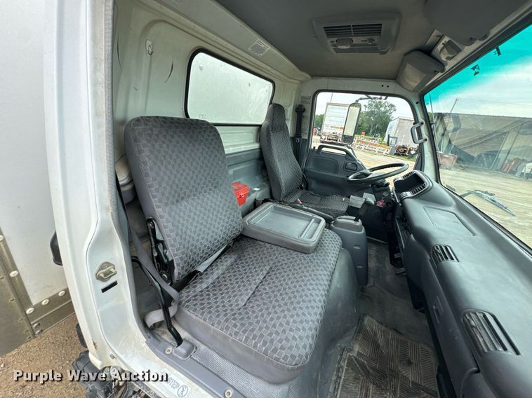 image for item DU9798 2006 GMC W4500 box truck