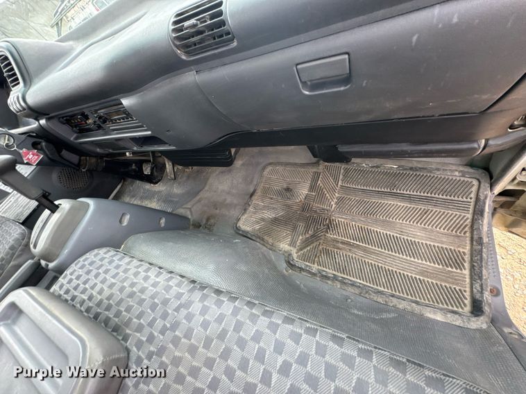 image for item DU9798 2006 GMC W4500 box truck