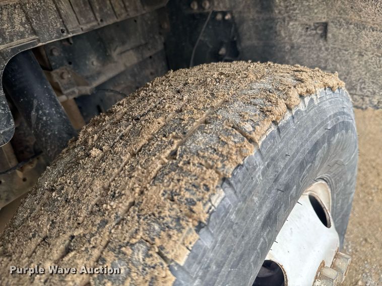 image for item DU9798 2006 GMC W4500 box truck